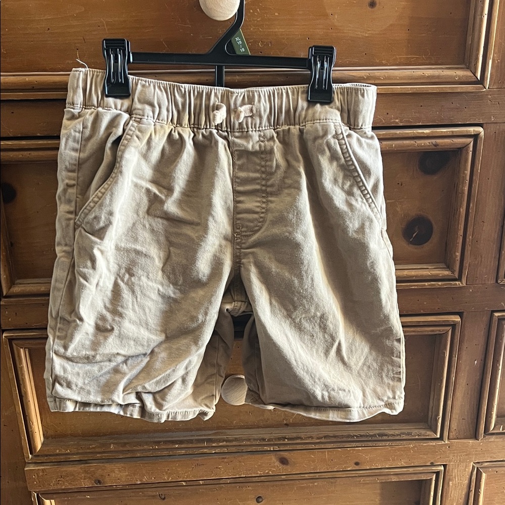 Husky Boys Tan Casual Shorts.  📣 all kids clothes 4/$20 or make an offer!